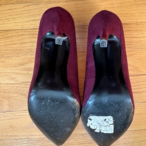 Nine West Pumps Suede & Burgundy - Picture 4 of 4